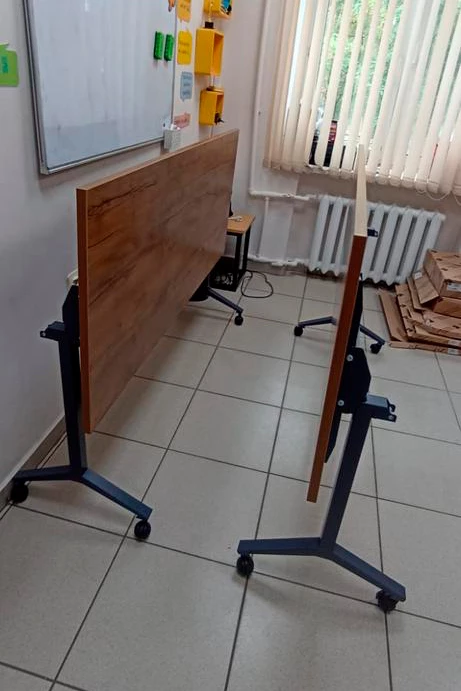 Мобильные складные столы-трансформеры Моби фото в интерьере 2