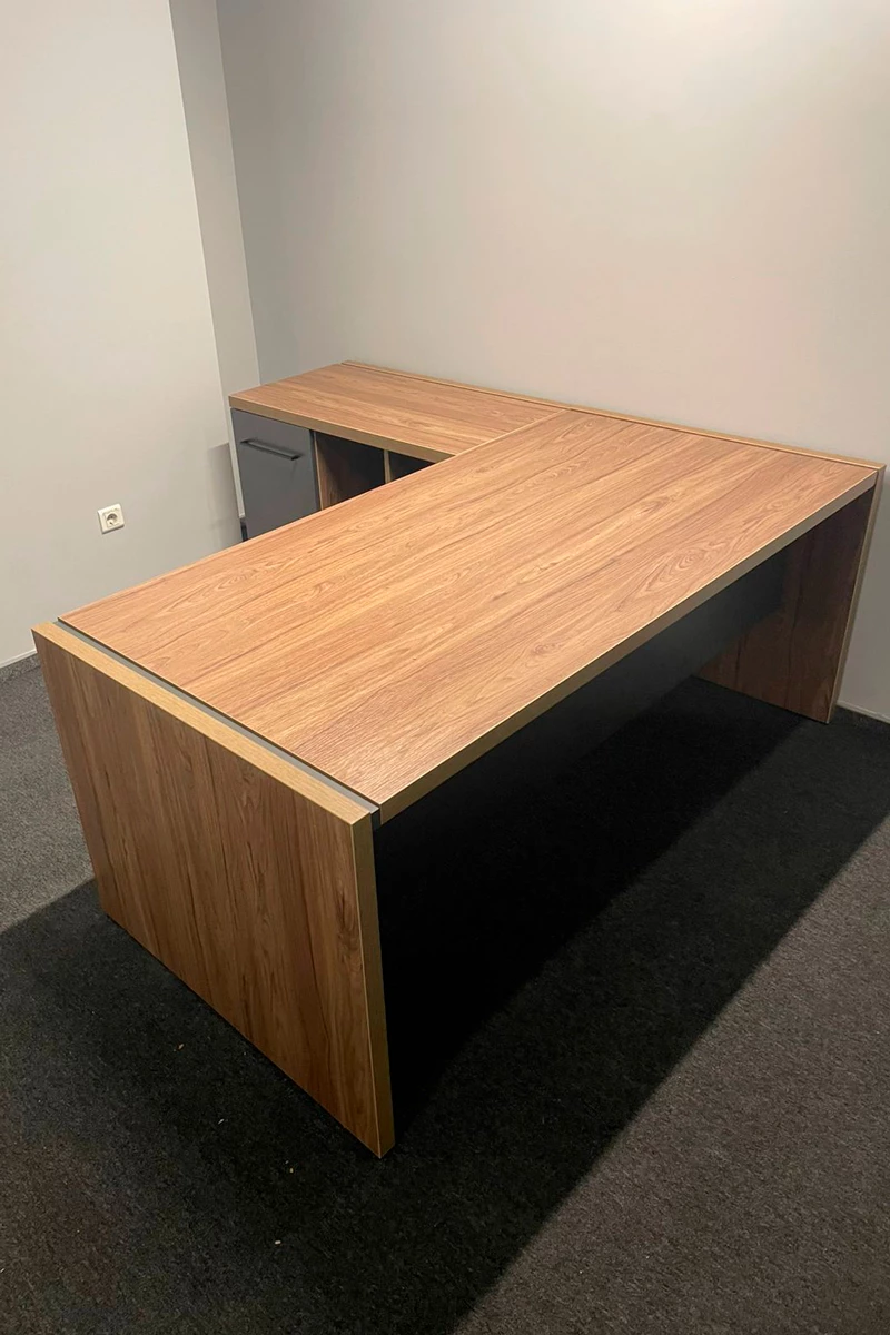 Стол руководителя, матовая поверхность 1800х900х750 TP фото в интерьере 1